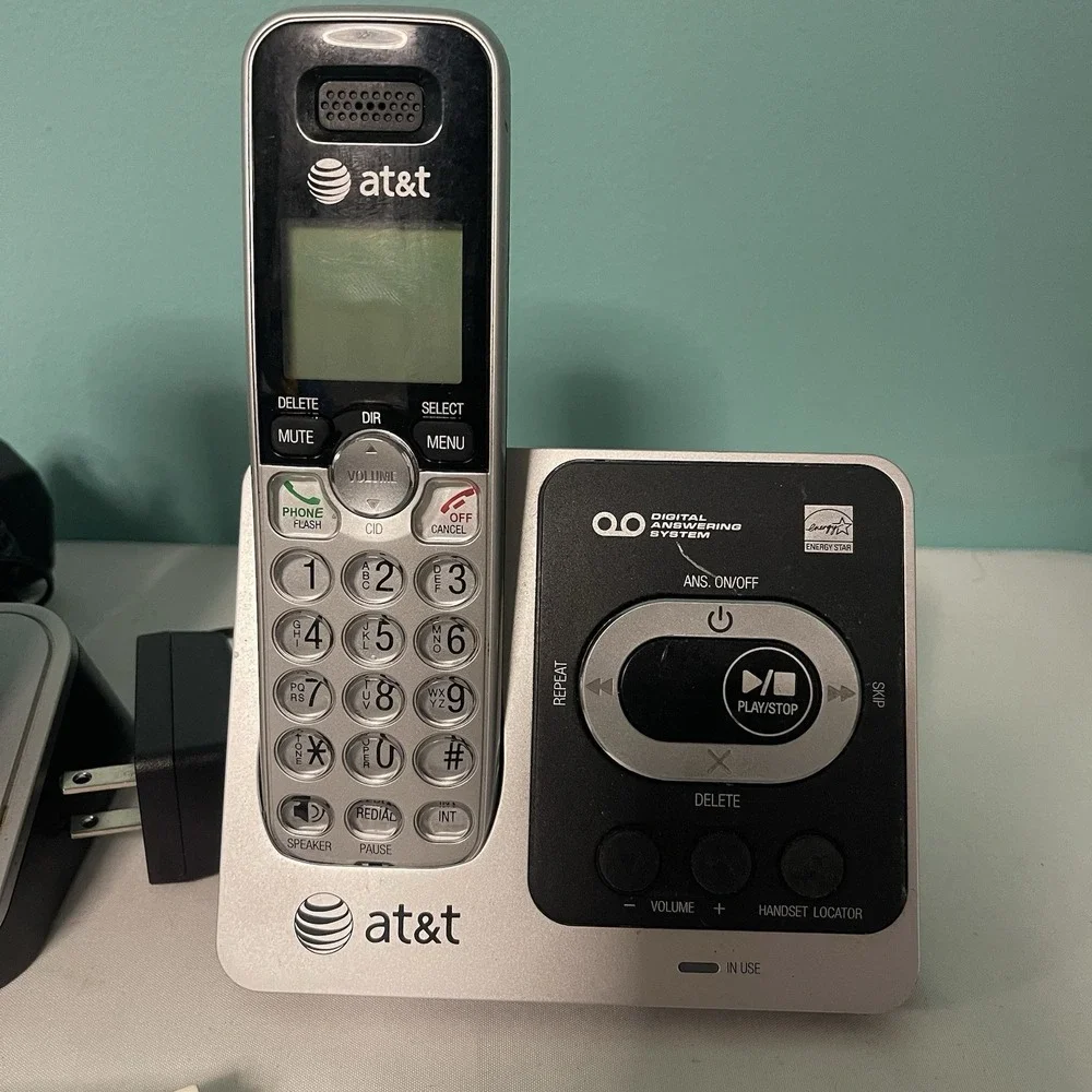 AT&T‎ CRL81212 (2) Cordless Phone With Base Charger Black Silver Tested Charges